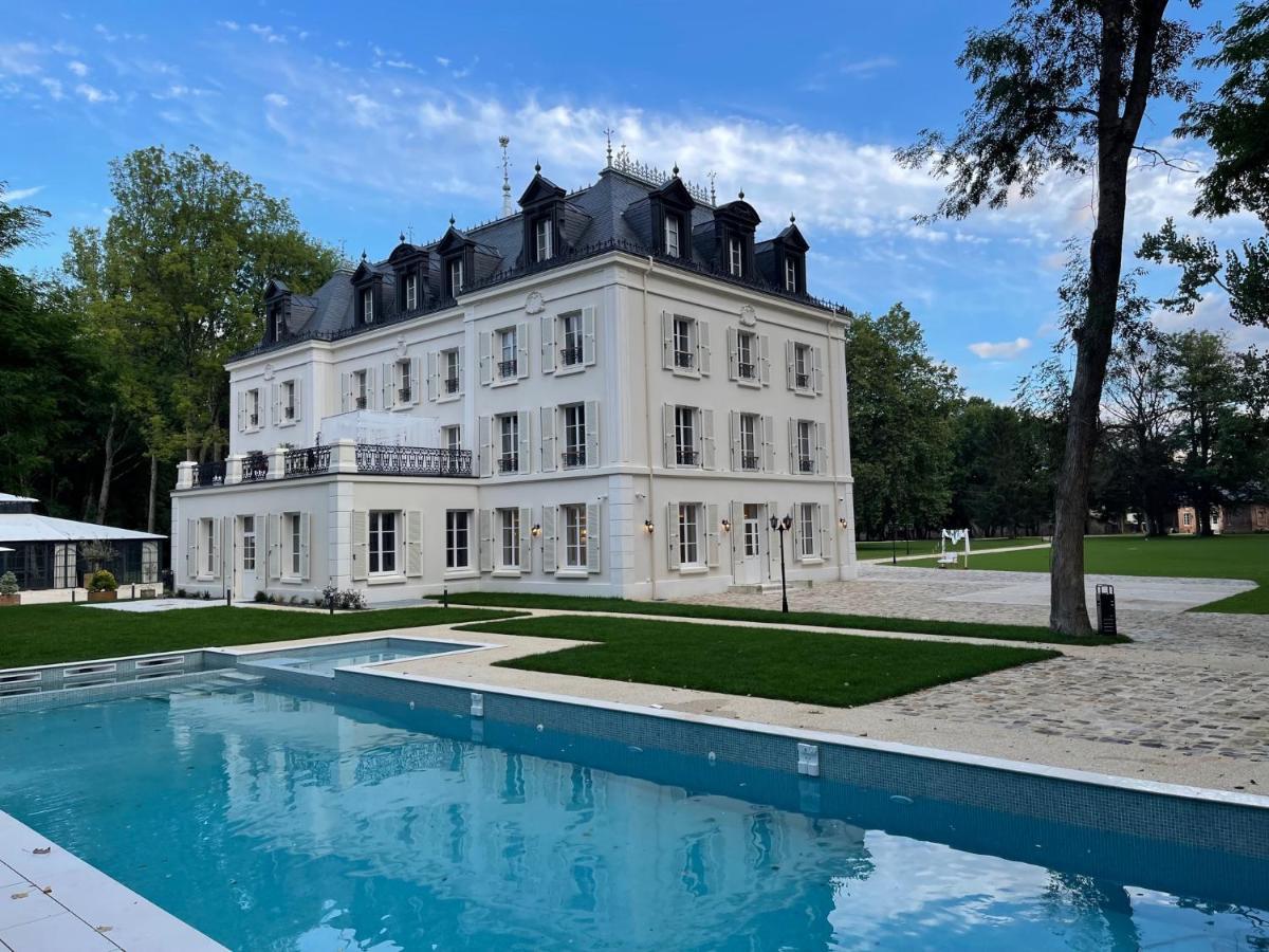 Chateau Des Hauts De Provins Hotel Champcenest Exterior photo